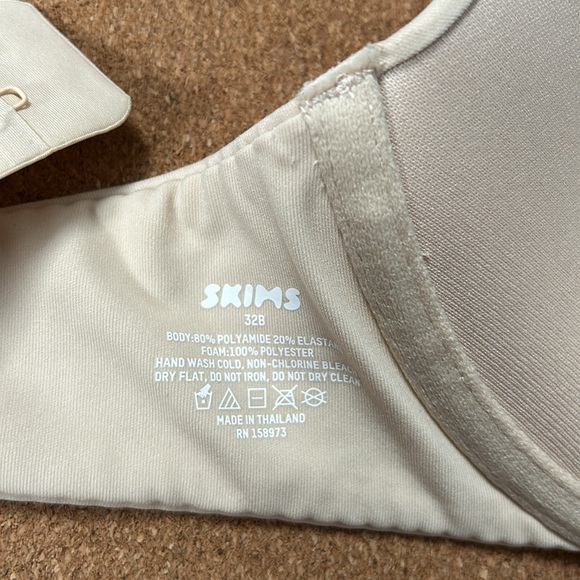 Skims tan color bra size 32 B gently used - Picture 8 of 8